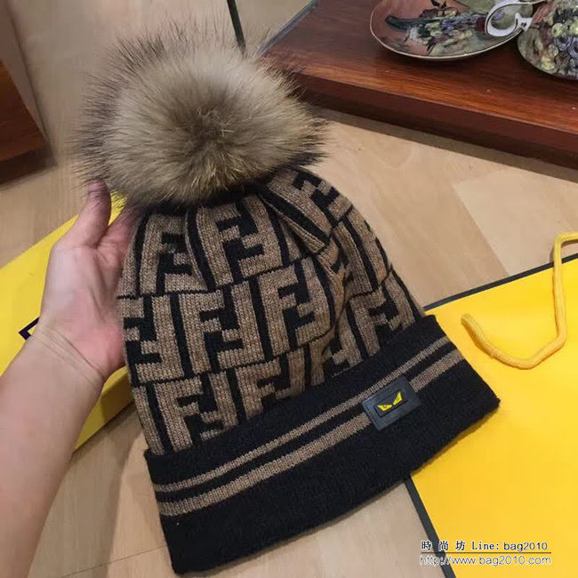 FENDI芬迪 秋冬新款 時尚百搭羊毛配狐狸毛球針織帽 LLWJ7113